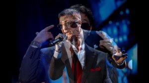 Вот это позор! Пьяный Лепс на сцене не устоял на ногах!