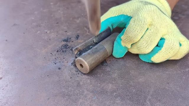 Stop using this method if you are installing the hinge on a thin pipe смотреть онлайн