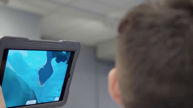 Students see ocean life up close through augmented reality | Verizon смотреть онлайн