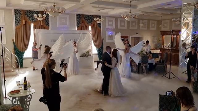 Сопровождение первого танца молодых!Ангелы-Созвездие #шоуростов Заказ шоу 89185104973Марина смотреть онлайн