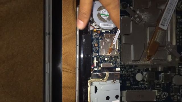Battery removal of Lenovo z500 смотреть онлайн