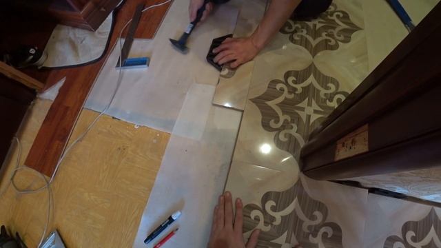 НЕ ПРИБИВАЙ ЛАМИНАТ, НЕ СТАВЬ МЕБЕЛЬ НА ЛАМИНАТ. (Укладка ламината в деталях) смотреть онлайн