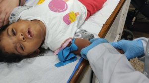 Eloá. Meningite. Coleta de sangue, blood test, تحاليل الدم , анализы крови, análisis de sangre. 血液検