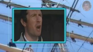 Бригантина поднимает паруса