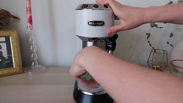 Delonghi Dedica EC 685 W Kahve Makinesi Kutu Açılım ve Nasıl Kullanılır? смотреть онлайн