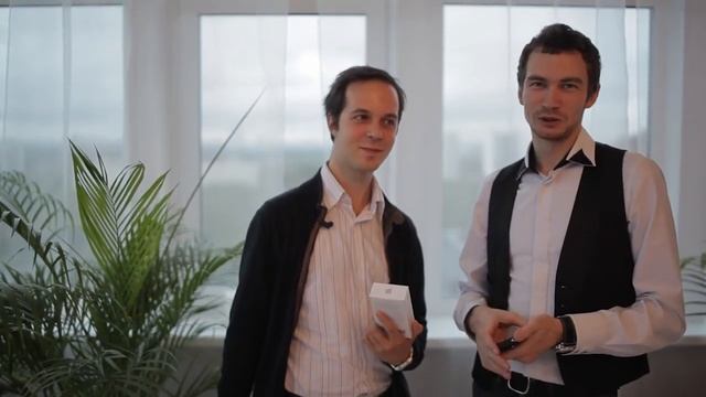 Вручение iPhone 4s победителю Менеджера социальных сетей смотреть онлайн