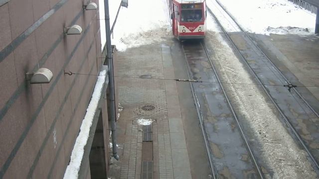 Трамвай ЛВС86к-3041 маршрута №8 у Ладожского вокзала, СПб / Tram LVS86k-3041, SPb смотреть онлайн