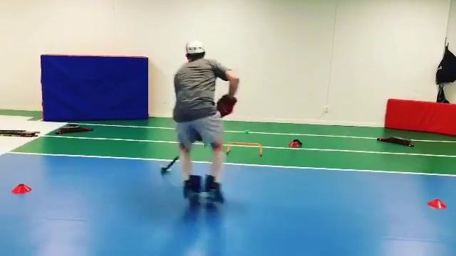 клюшка и утяжелители для ног. смотреть онлайн