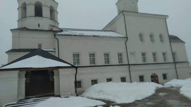 2021.02.25. Сход снега с крыши Спасо-Вознесенского женского монастыря. смотреть онлайн