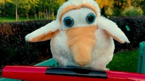 Денис и Мама Строят Башни из Гигантских Стаканчиков Сборник для детей