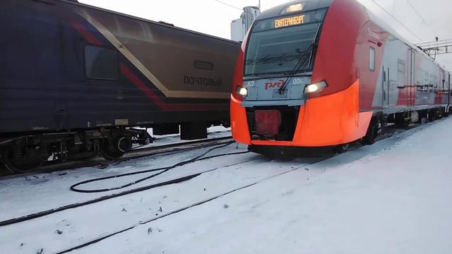 скоростной электропоезд "ласточка" сообщением Нижний Тагил-Екатеринбург смотреть онлайн