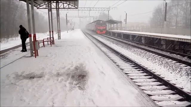 Электропоезд ЭД4М-0465 с рейсом экспресс "Москва Казанский вокзал-Голутвин". смотреть онлайн