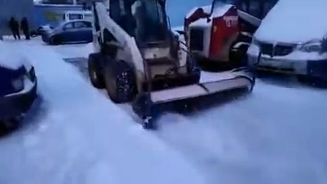 минитрактор для уборки снега щеткой смотреть онлайн