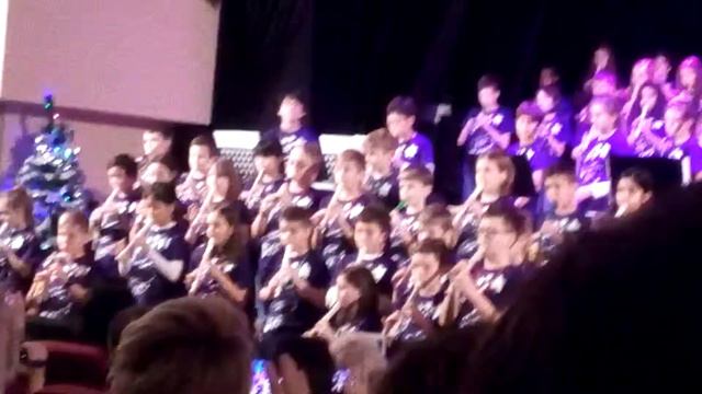 Сегодня мы собрались все на сцене, и играли на флейтах смотреть онлайн