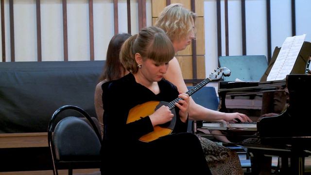 В.Пожидаев:" Концерт для домры №1"; Г.Динику: "Хора-стаккато" исполняет О.Звонарёва. смотреть онлайн