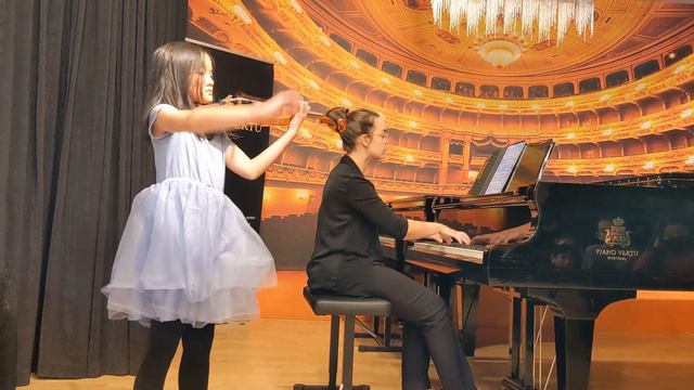 My An Nguyen 10 years old - Mozart - Concerto Adelaide en Ré majeur - 1er mouv смотреть онлайн