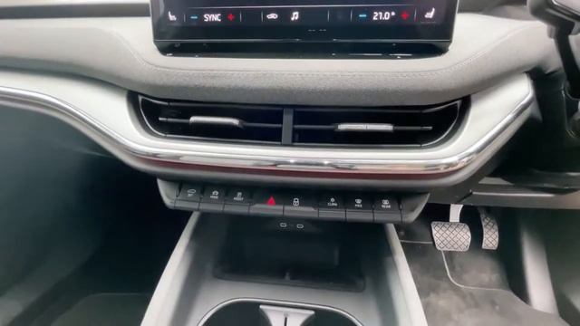 SKODA Enyaq iV 60 62kWh 132kW Loft YY21ZGM смотреть онлайн