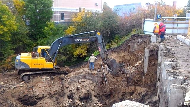 Экскаваторные раскопки в Вологде смотреть онлайн