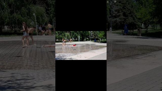Армянск Крым, когда в городе нет моря😭плаваем в фонтанах🤣🙈 смотреть онлайн