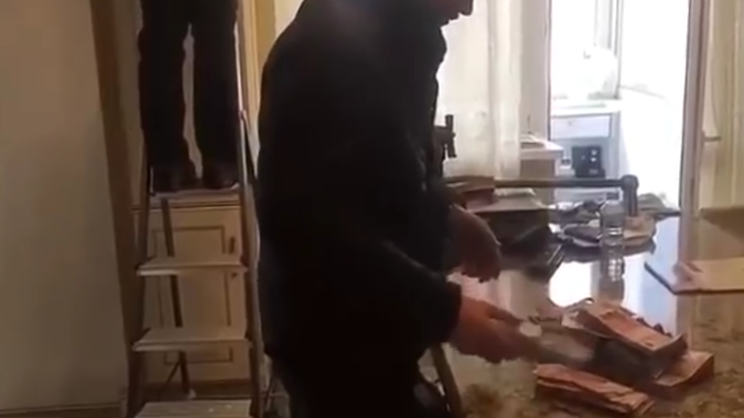 Обыск в квартире налоговика Владимира Шелепова смотреть онлайн