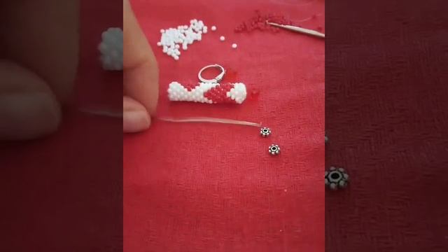 Вяжем серьги из бисера "Сердце" крючком смотреть онлайн