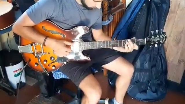 DEMO CALIBER 335 con microfonos CORT CRII (CR200) смотреть онлайн