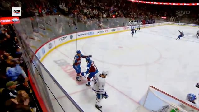 Mikko Rantanen Makes Slick No-Look Pass Between The Legs To Set Up J.T. Compher Goal смотреть онлайн