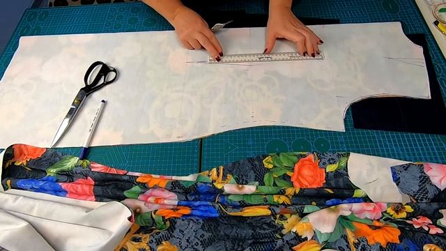 Как сшить платье без выкройки на любой размер. Раскрой платья сразу на ткани.mp4 смотреть онлайн