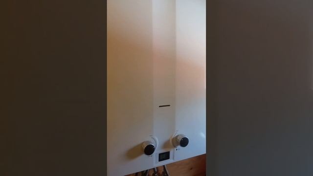 Газовая колонка хлопает в процессе работы. Колонка работает на сжиженном газе от 50 лит. баллона. смотреть онлайн