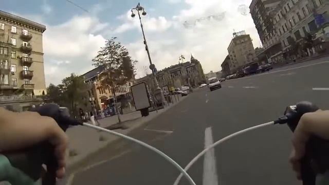 Бешеный велосипедист переиграл в компьютерные игры смотреть онлайн