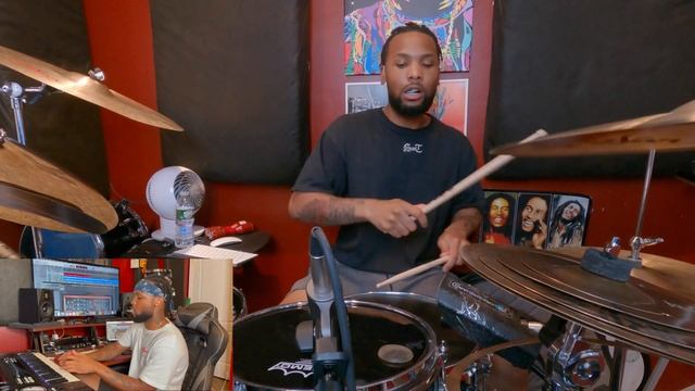 Janet Jackson - Black Cat Synth Bass & Drum Cover смотреть онлайн