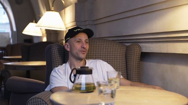 Руслан Буряк: основатель Мыши Бляхера, DOUBLEDECKER CAKE & COFFEE, MODERNA PIZZA. SVOI #7 смотреть онлайн