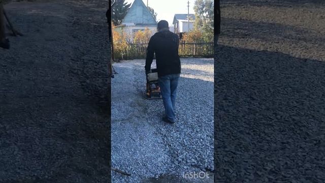 Устройство отмостки и отсыпка парковки в Советском районе Новосибирска