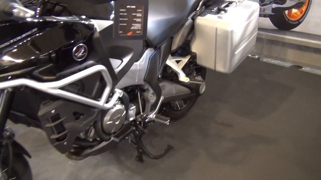 Honda VFR 1200X Crosstourer Exterior and Interior смотреть онлайн