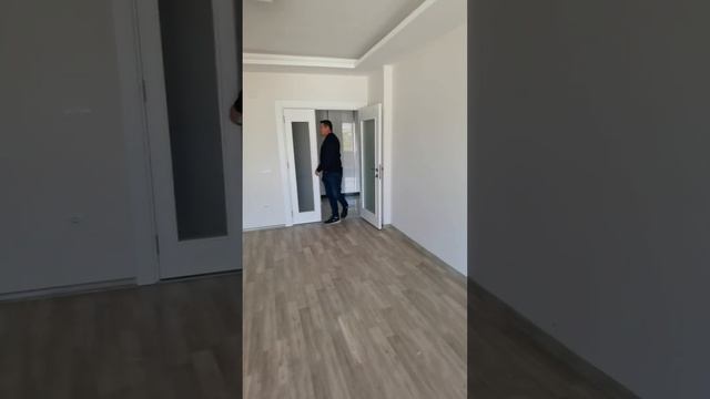 В Мерсине 4+1 за 75т$, четырёх комнатная квартира около 150кв.м в Тедже за 4.7млн рублей. смотреть онлайн