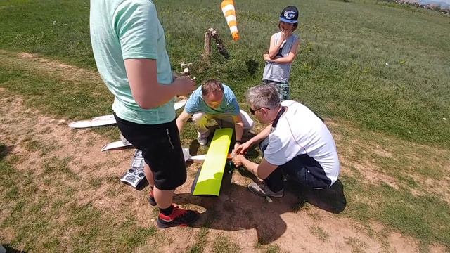 2nd May, flying with friends смотреть онлайн