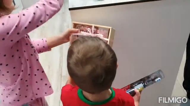 Детский новогодний квест от Деда Мороза. Даша и Демид в поисках подарков! смотреть онлайн