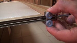 Шкаф купе своими руками #6 Установка верхних роликов раздвижных дверей