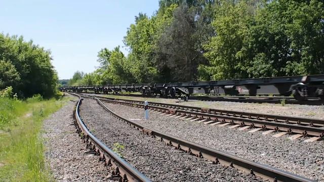 Тепловоз ТГМ6А-1851 с платформами для перевозки контейнеров. смотреть онлайн