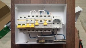 Надёжный и недорогой накладной щиток на 12 модулей для квартиры и дома|Обзор распределительного щит