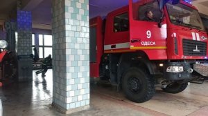 Сбор и выезд по тревоге. Ukrainian firefighters responding to call