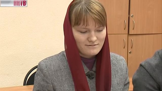 Воспитанницы духовного училища создают ёлочные игрушки смотреть онлайн