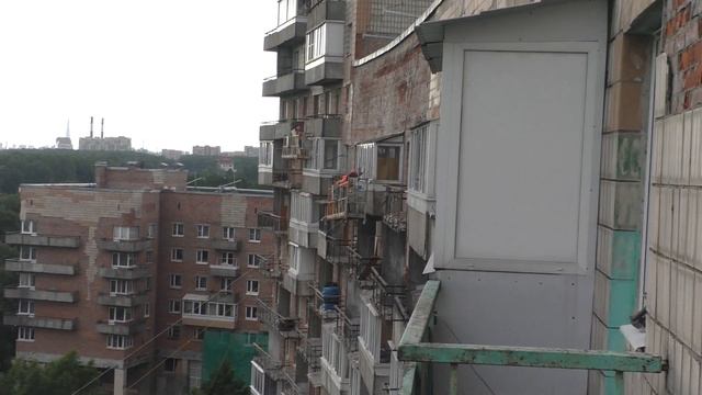 Ремонт фасада дома продолжается смотреть онлайн