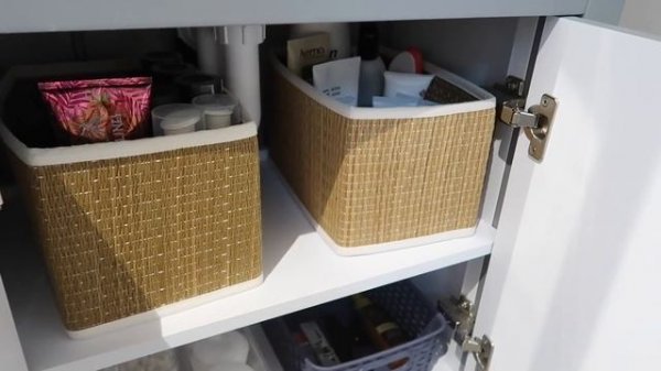 SMALL BATHROOM ORGANISATION IDEAS | STORAGE SOLUTIONS | KERRY WHELPDALE