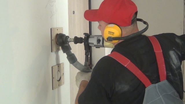 Вырез под розетки и выключатели без пыли в армированном бетоне в Санкт-Петербурге смотреть онлайн