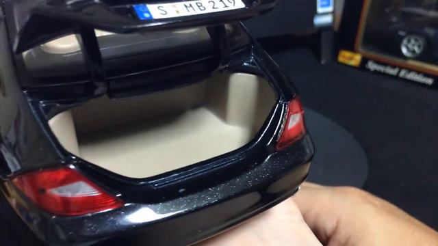 Miniatura Mercedes-Benz CLS-Class 1/18 Maisto смотреть онлайн