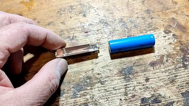 Ставим литиевый аккумулятор вместо двух пальчиковых батареек смотреть онлайн