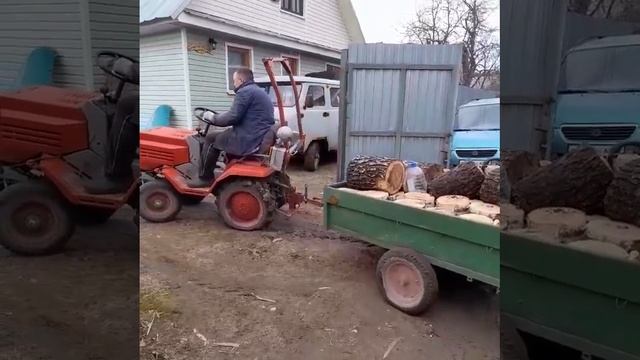 минитрактор КМЗ с прицепом. смотреть онлайн