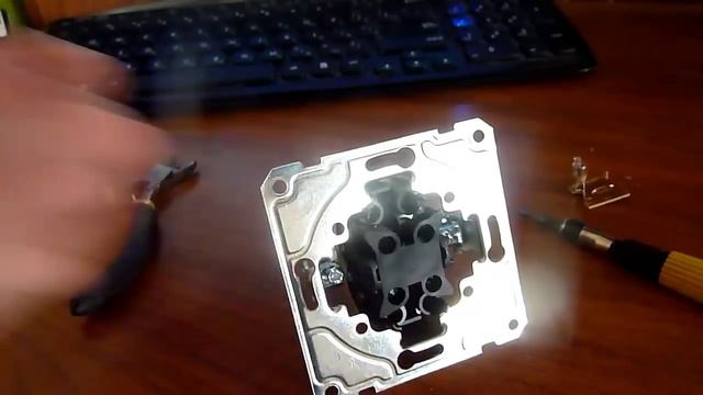 Избавляемся от мерцания энергосберегающей лампочки смотреть онлайн