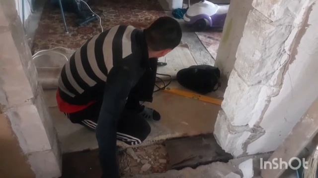 Треснула несущая стена, ставим швеллер в проём. Обманули с домом. Жизнь в деревне. влог смотреть онлайн